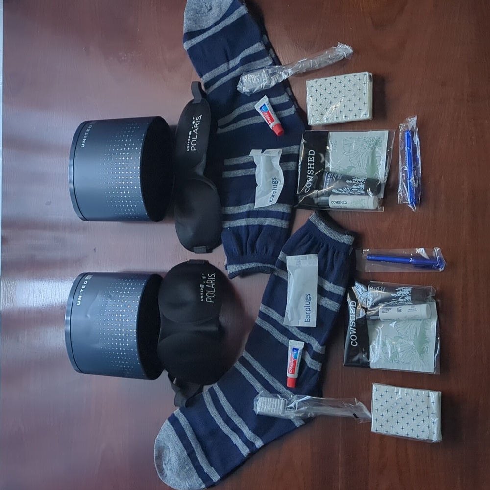 BUNDLE NWT United Airlines Polaris X COWSHED Amenity Kits (Lot of 2)